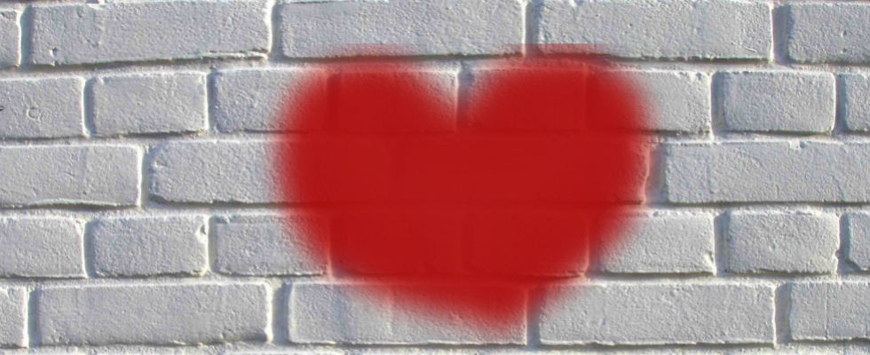 cuore sul muro